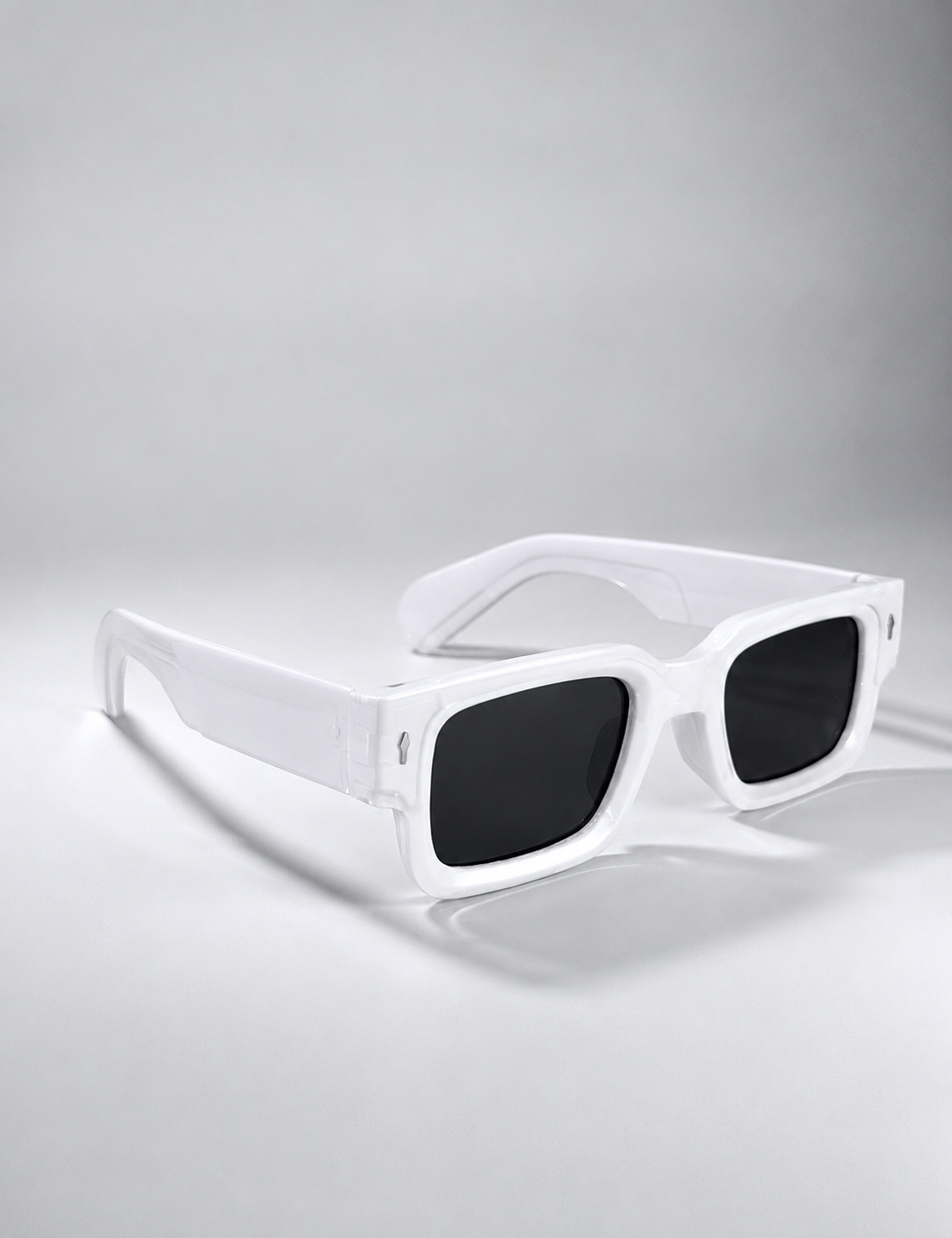 Cine Chic (Pure White)